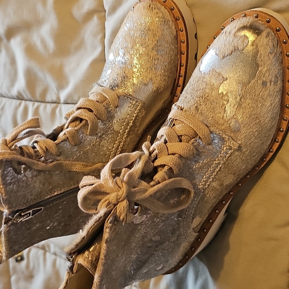 DOLCE Vita Genuine Cow Calf combat boots  SIZE 7
